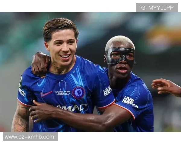 世界级后腰球星风采展现 足球场上中场指挥官的荣耀与责任 世界级后腰球星风采展现 足球场上中场指挥官的荣耀与责任